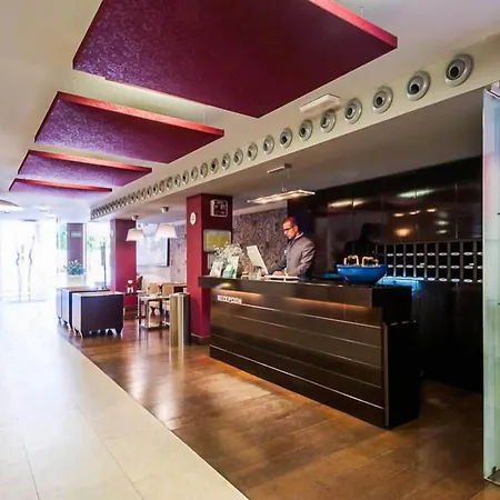 Otel Xauen En Pleno Centro Con Acceso Autorizado Y A 100m De La Catedral Jaén