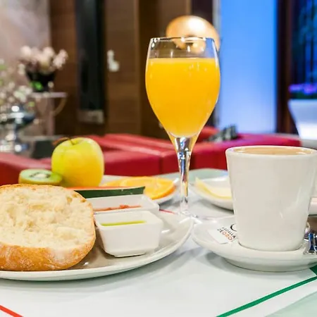 Otel Xauen En Pleno Centro Con Acceso Autorizado Y A 100m De La Catedral 3*