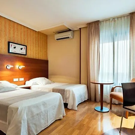 Otel Xauen En Pleno Centro Con Acceso Autorizado Y A 100m De La Catedral Jaén