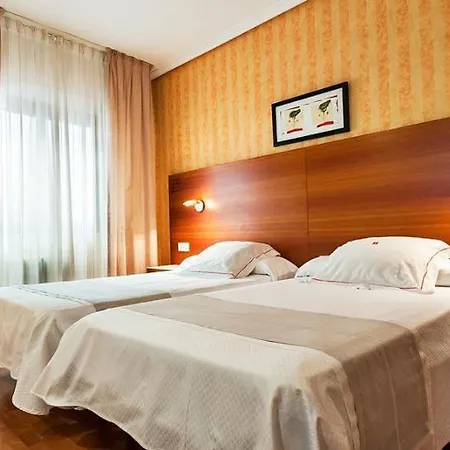 Otel Xauen En Pleno Centro Con Acceso Autorizado Y A 100m De La Catedral 3*